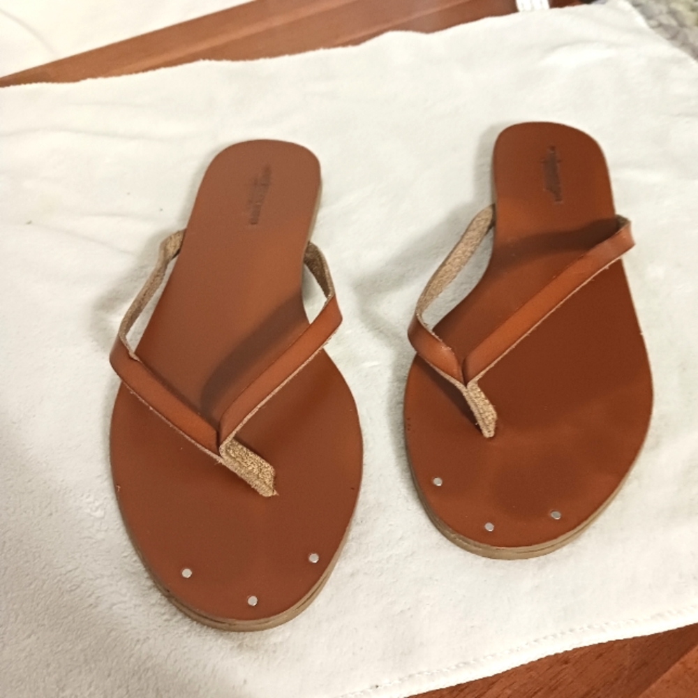 American Eagle Outfitters Leather Flip Flop Sandals Size 7